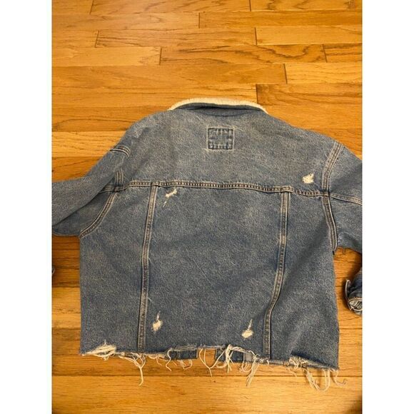 Abercrombie & Fitch women's cropped Distressed Denim Sherpa-Lined Jacket Large - Picture 10 of 10